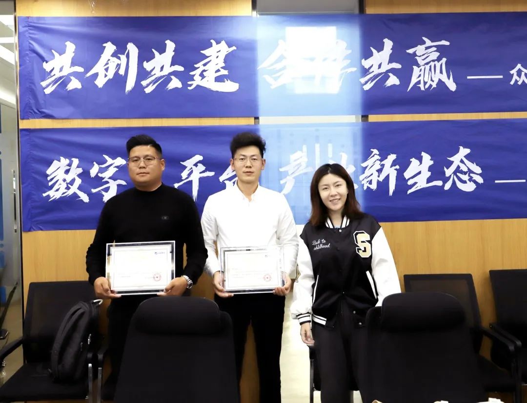 AG捕鱼-官方网站
高级副总裁山海授予商户“AG捕鱼-官方网站
特邀顾问”荣誉.jpg AG捕鱼-官方网站
高级副总裁山海授予商户“AG捕鱼-官方网站
特邀顾问”荣誉.jpg